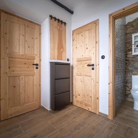 Apartmanovy Dum Jenik *
